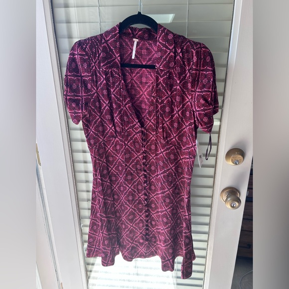 Free People Dresses & Skirts - NWT Free People Shades of Red & Pink V-Neck w/Collar Mini Dress in Size 4